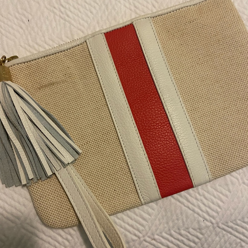 VGUC Gigi New York woven all in one clutch